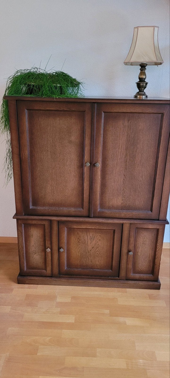Massief houten tv-kast, Huis en Inrichting, Kasten | Televisiemeubels, Ophalen, Zo goed als nieuw