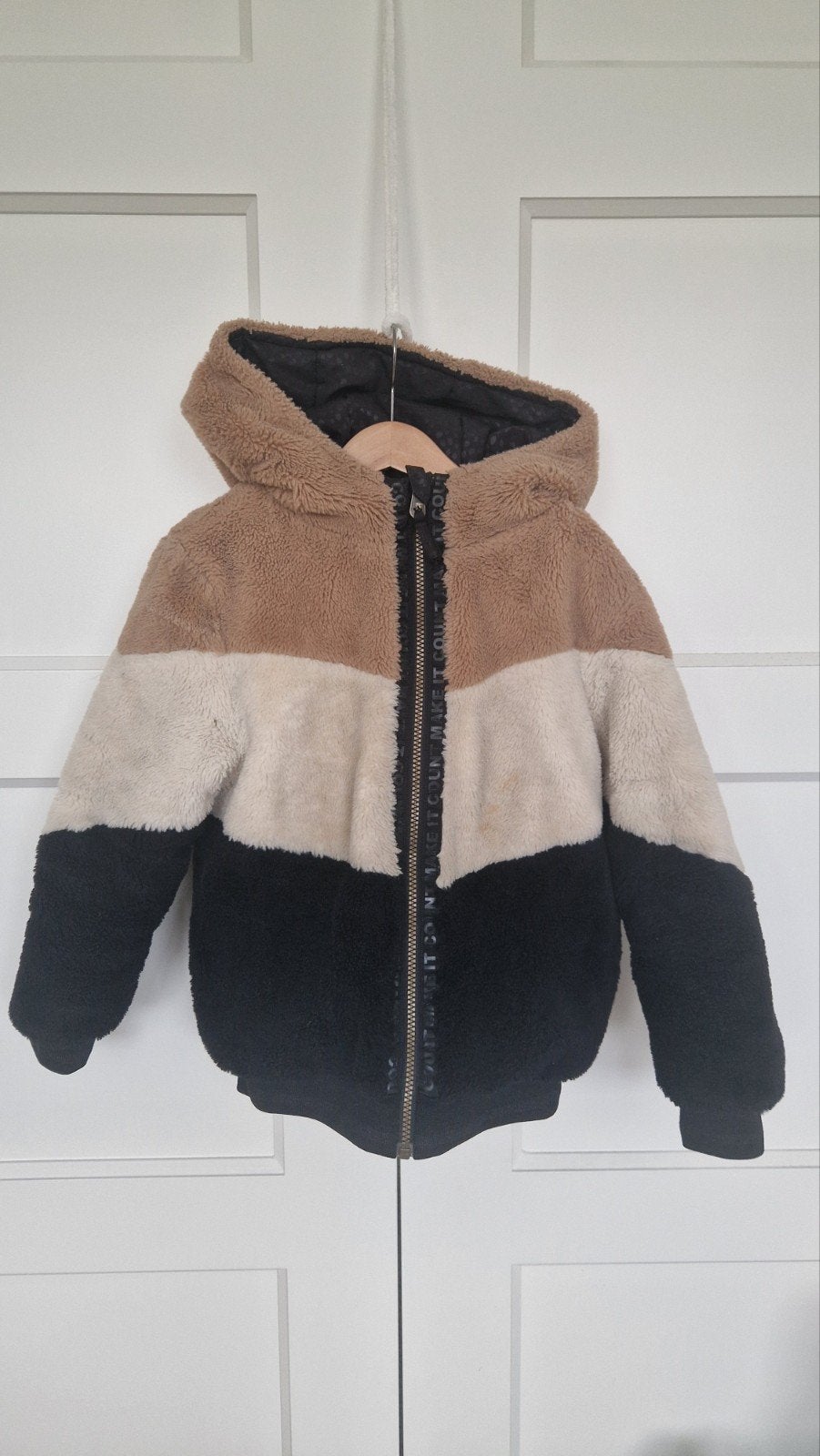 Omkeerbaar Kinderjack winterjas maat 122/128: Zwart en bont, Ophalen of Verzenden, Gebruikt, WE Fashion, Meisje