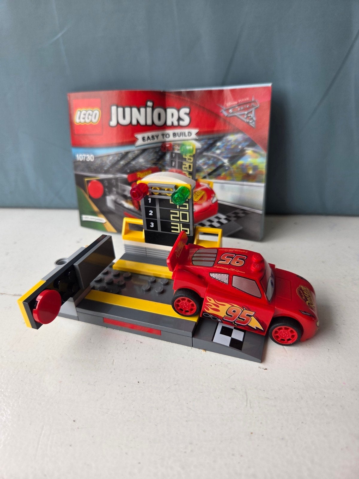 Lego juniors 10730 - Lightning McQueen Speed Launcher (Cars), Gebruikt, Lego, Ophalen of Verzenden, Inclusief instructies
