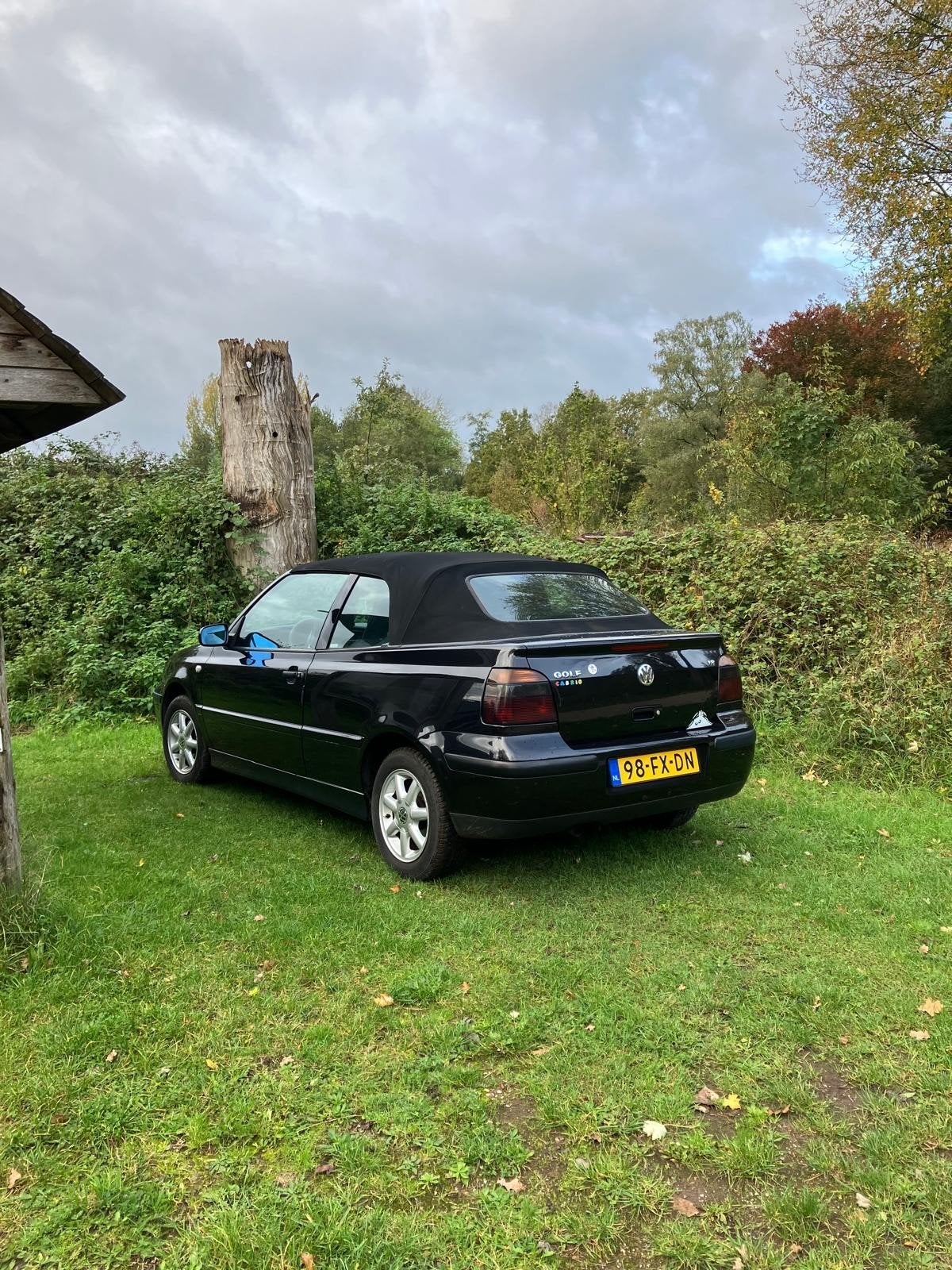 Volkswagen Golf 1.8 Cabriolet 66KW 2000 Zwart, Auto's, 4 cilinders, Cabriolet, 4 stoelen, Zwart