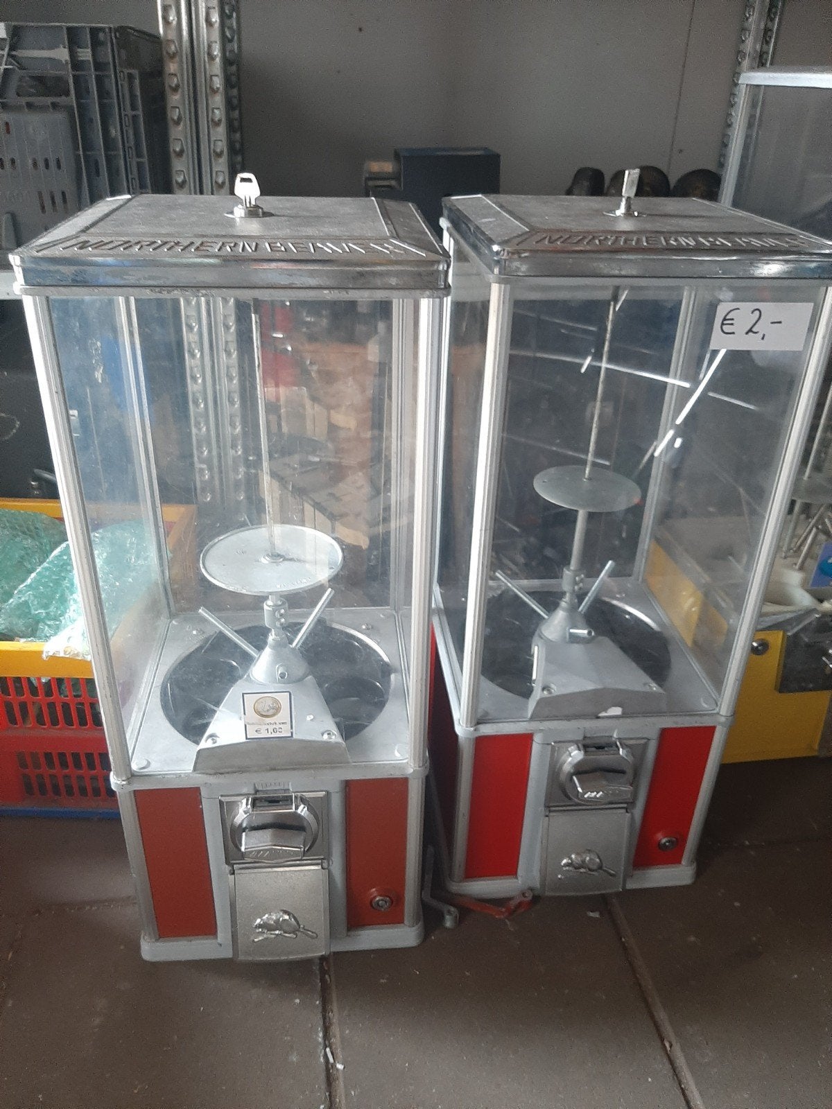 2x beaver capsule automaten, Ophalen, Gebruikt