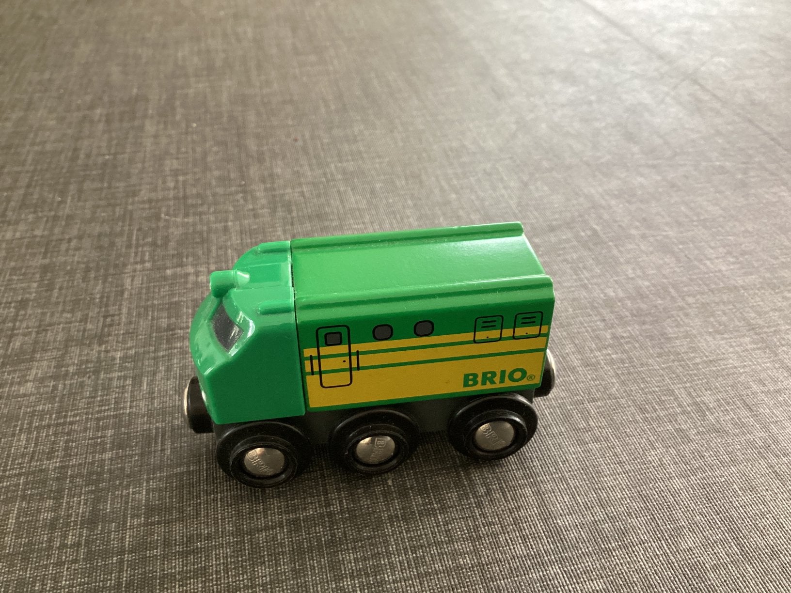Brio trein, diverse kleuren PER STUK, Ophalen of Verzenden, Zo goed als nieuw