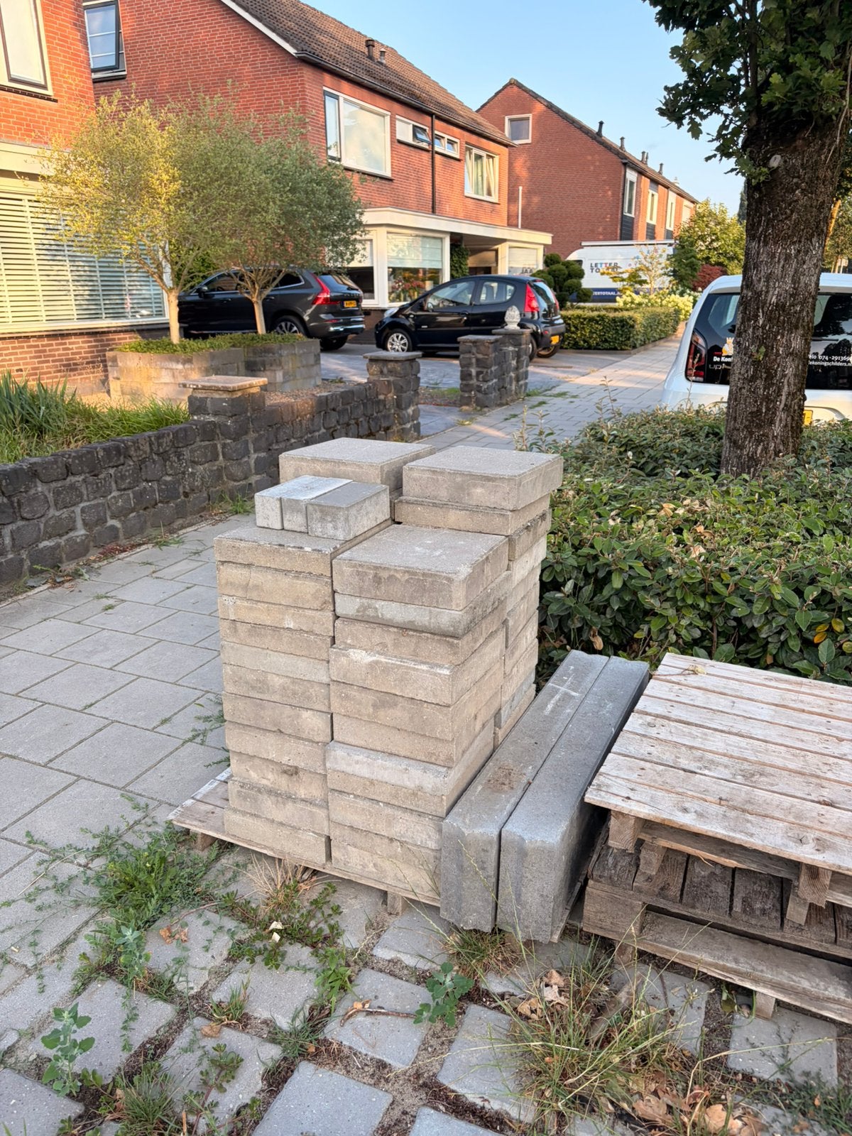 Gratis stoeptegels 30x30 en 2 betonbanden, Tuin en Terras, Tegels en Klinkers, Ophalen, Zo goed als nieuw, Beton, Overige typen