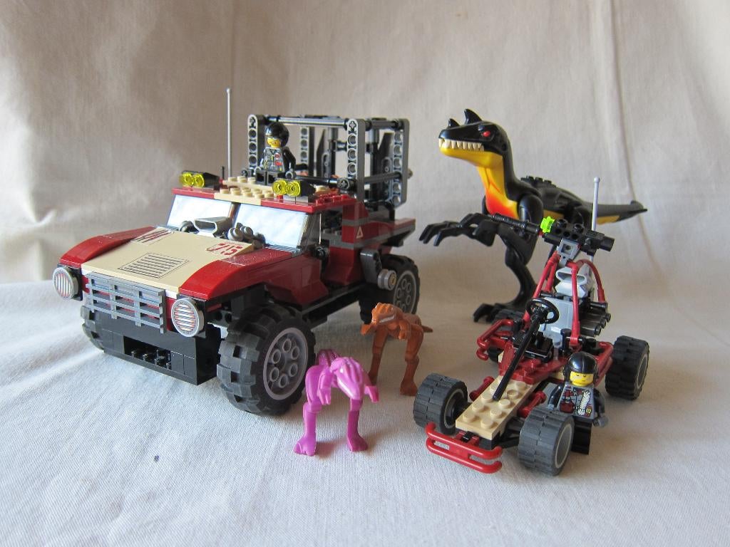 2 lego Dino 2010 Dino Attack sets 7474 en 7296, Ophalen of Verzenden, Zo goed als nieuw, Overige merken