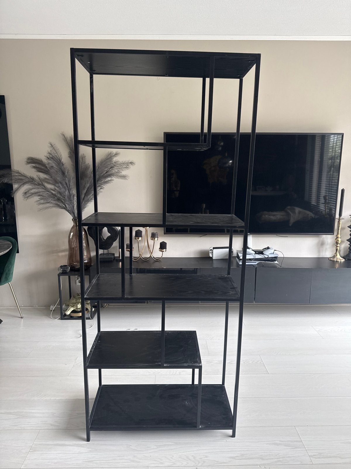 Zwart metalen open vakkenkast met houten planken, Huis en Inrichting, Kasten | Boekenkasten, Ophalen, Met plank(en), Gebruikt
