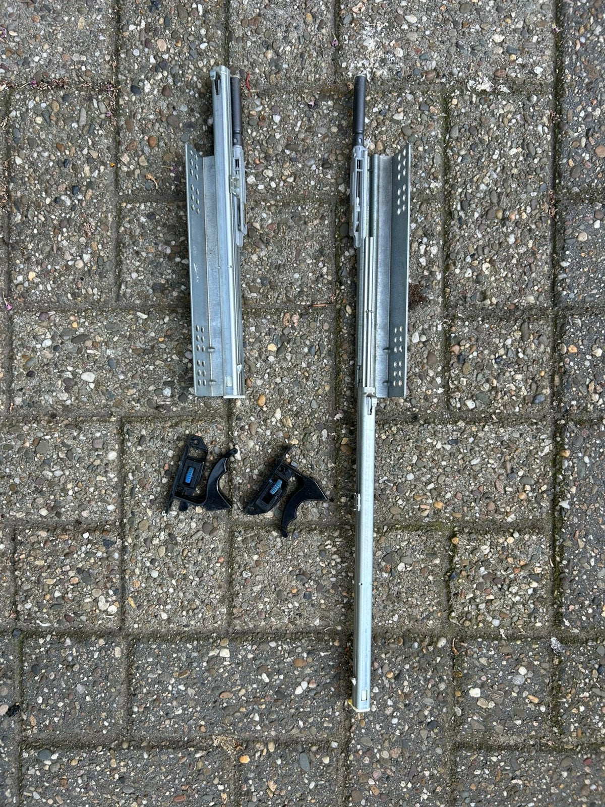 Hettich Quadra V6 soft close ladegeleiders in totaal 4 sets., Ophalen, Zo goed als nieuw, 250 mm of meer, Rvs