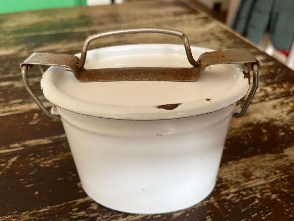 Vintage geëmailleerde lunchbox met handvat, Antiek en Kunst, Antiek | Emaille, Ophalen of Verzenden