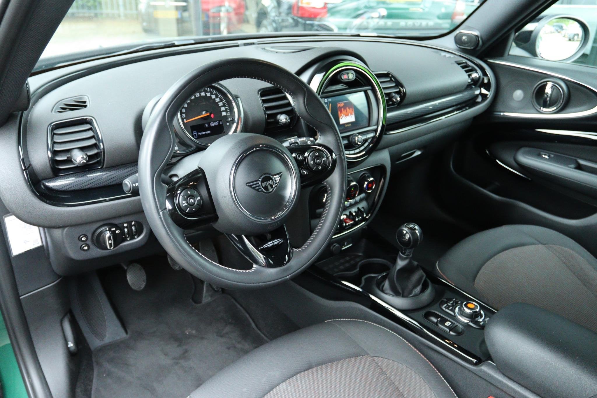 MINI MINI CLUBMAN 1.5 ONE D BUSINESS EDITION | NAVI | PDC |, Auto's, Mini, Voorwielaandrijving, Stof, Gebruikt, 116 pk
