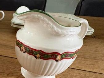 Christmas time wedgwood melkannetje, Ophalen