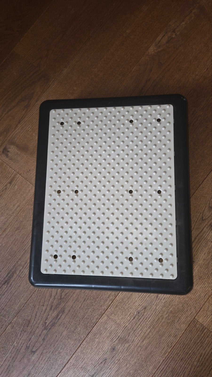 zwart/grijs opstapje met reliëf, Ophalen, Zo goed als nieuw