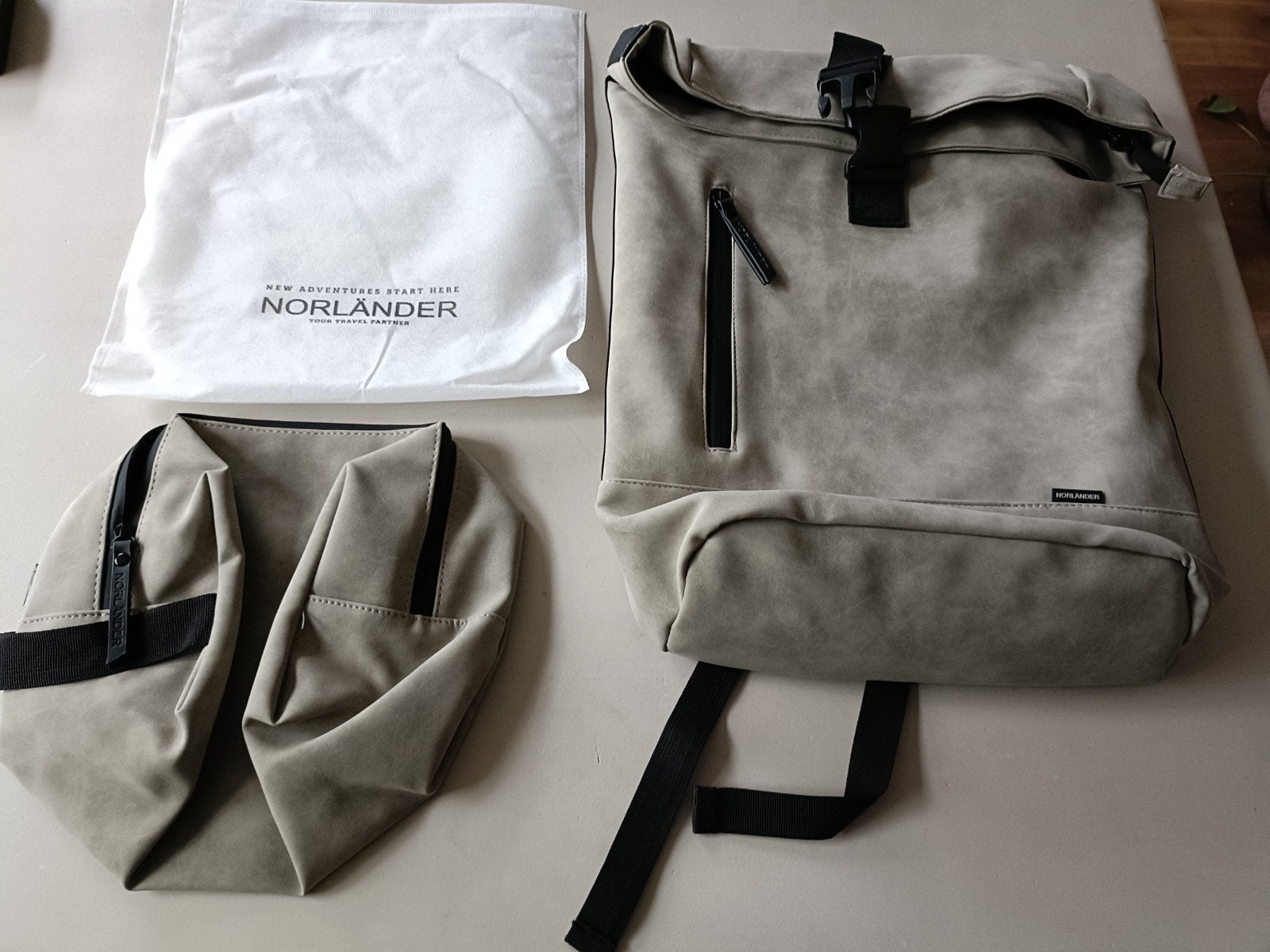 Nieuwe norlander rugzak en toilettas vegan leer.
in taup, Ophalen of Verzenden, Nieuw, 40 tot 60 cm, Minder dan 35 cm