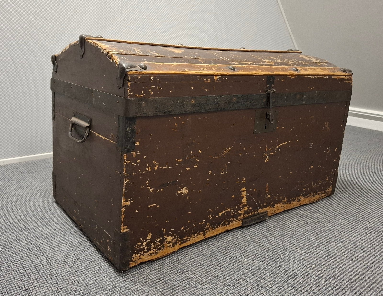 Antieke houten kist/hutkoffer - Bruin met metalen beslag, Antiek en Kunst, Ophalen