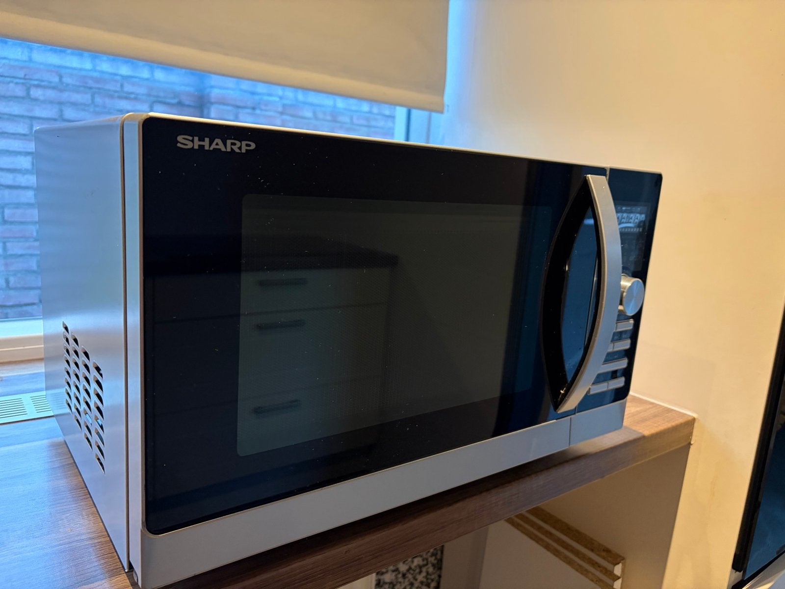 Sharp R843INW Combimagnetron - Zo goed als nieuw, Ophalen, Combimagnetron, Grill, Zo goed als nieuw