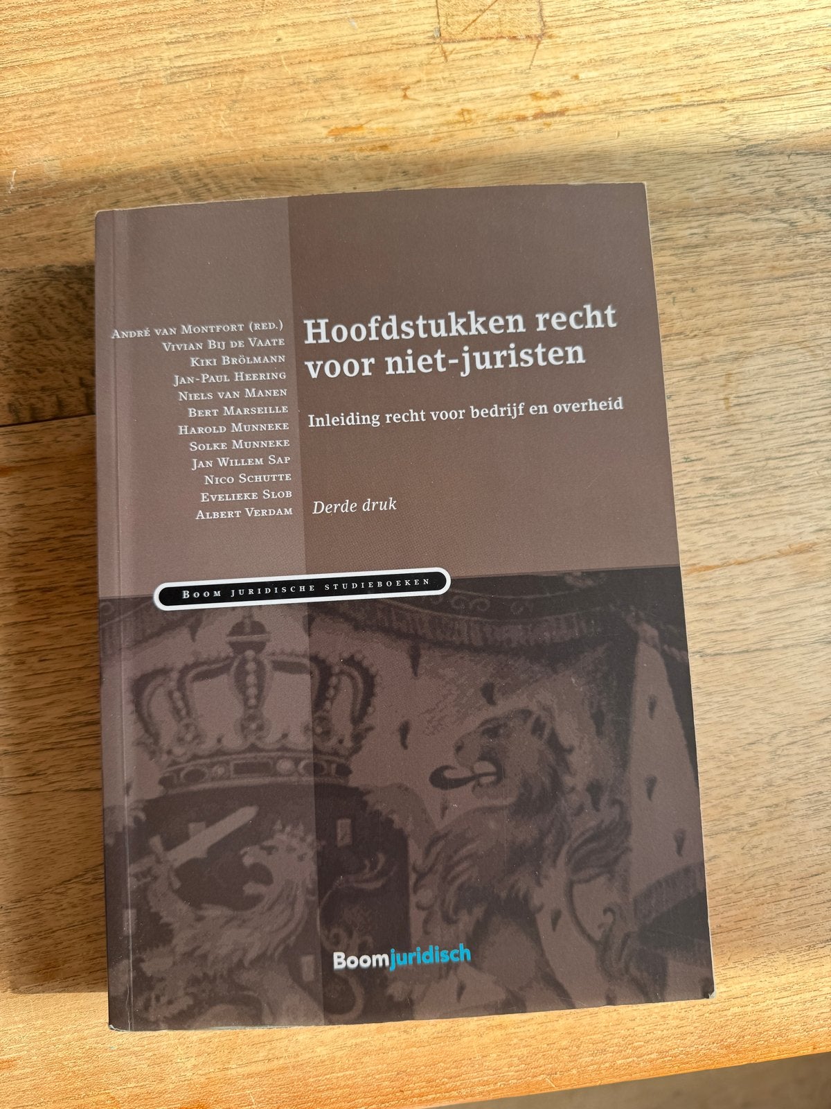 Hoofdstukken recht voor niet-juristen - Derde druk, Boeken, Ophalen of Verzenden, Gamma, Zo goed als nieuw, HBO