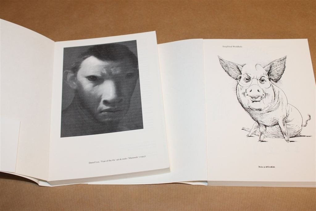 Bestiarium — Literaire Essays Over Dieren 2 Delen [Raster], Boeken, Ophalen of Verzenden, Gelezen
