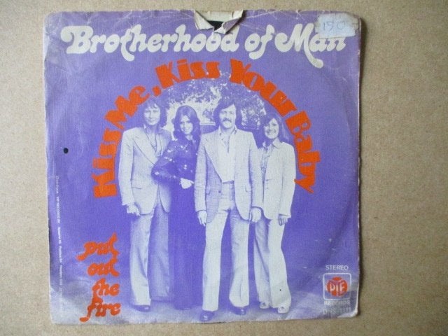 s0909 brotherhood of man - kiss me kiss your baby, Ophalen, Gebruikt, 7 inch, Overige genres