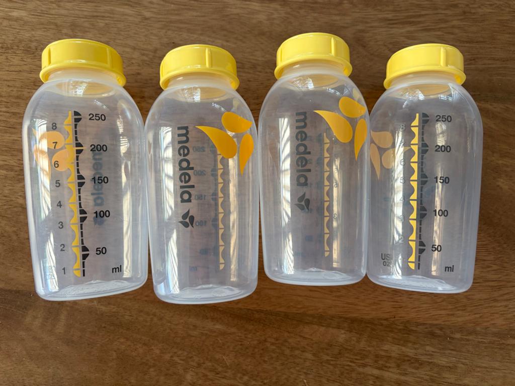 Medela Moedermelkflesjes 250ml (4 stuks), Ophalen of Verzenden, Gebruikt, Overige typen