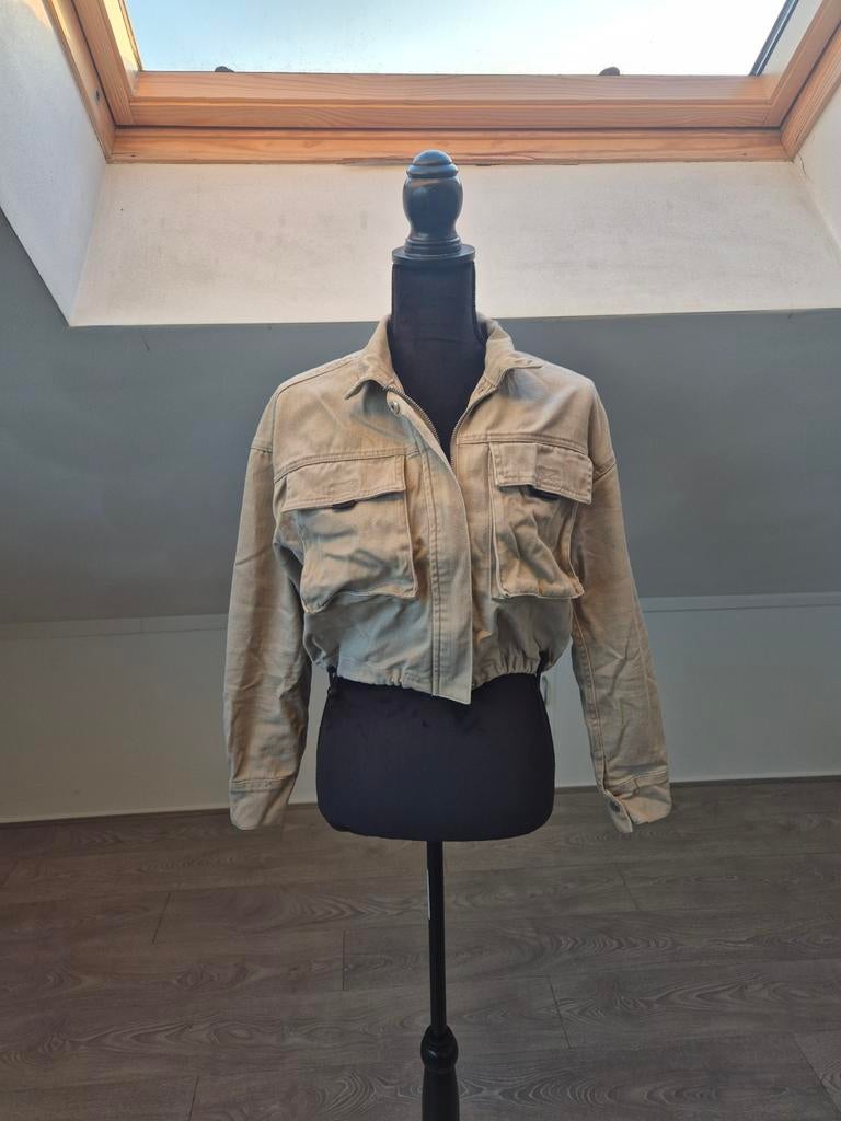 Cropped jacky. Maat 36, Kleding | Dames, Jassen | Zomer, Verzenden, Beige, Zo goed als nieuw, Maat 36 (S)