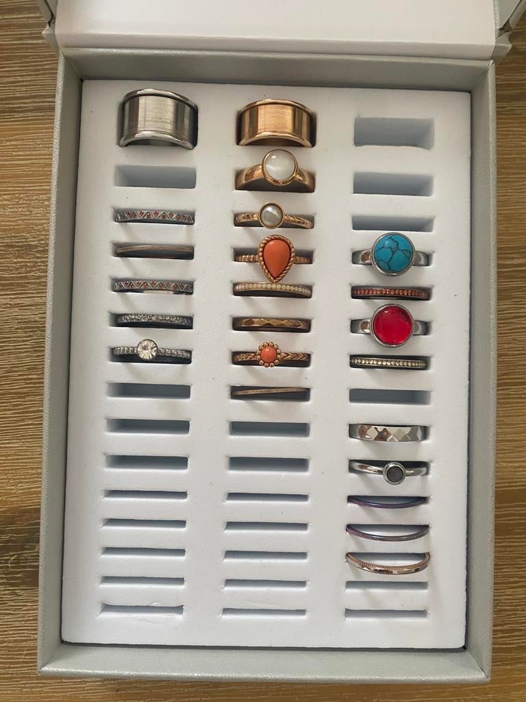 IXXXI ringen en opbergdoos echt als nieuw, Overige kleuren, Ophalen of Verzenden, Zo goed als nieuw, 17 tot 18