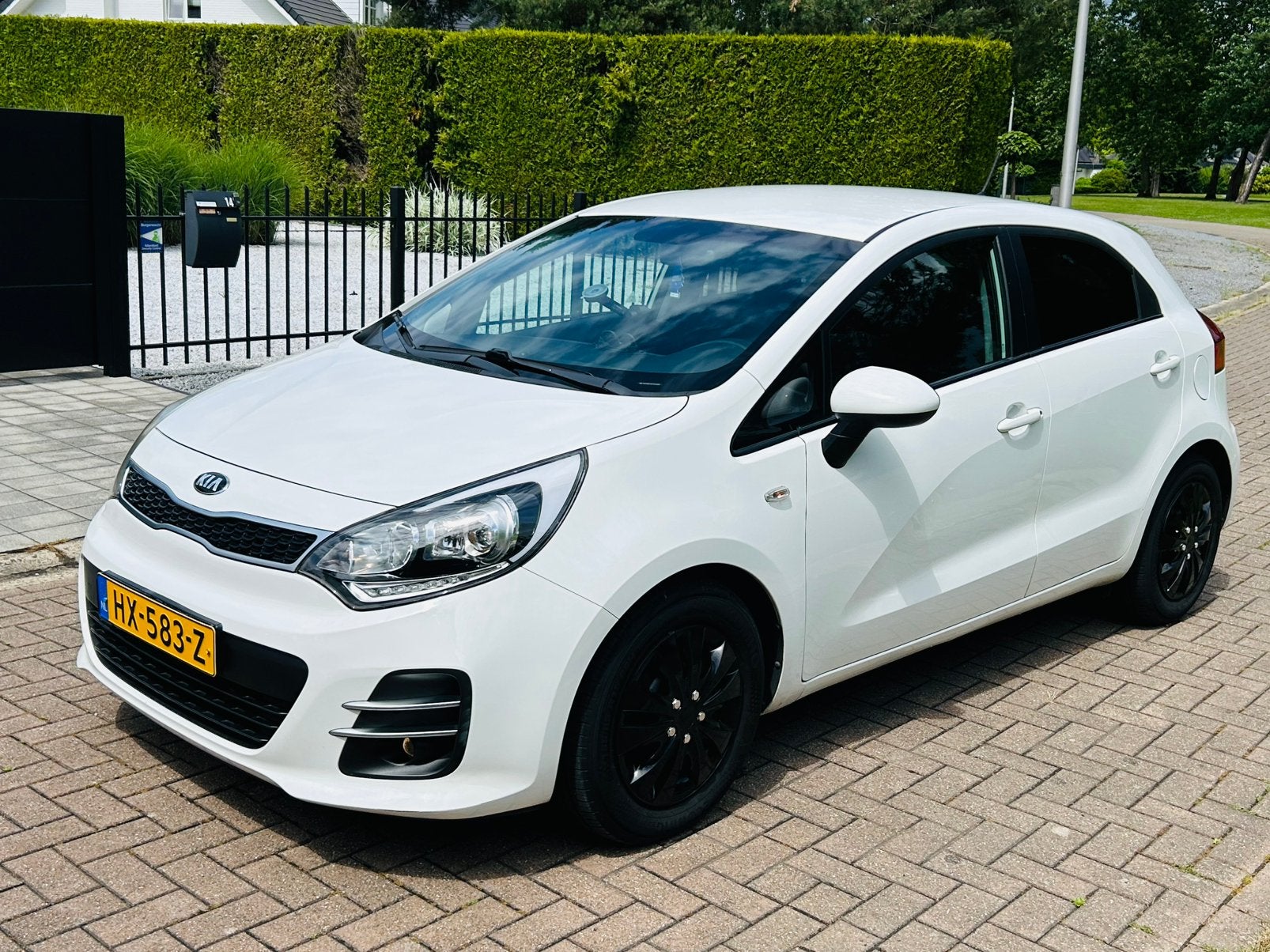 ️Kia Rio 💫 𝟮𝟬𝟭𝟲 Nieuw APK ✅, 450 kg, 40 €/maand, Zwart, 4 cilinders