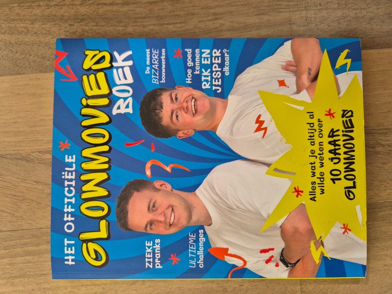 Het Officiële Glowmovies Boek - Nieuwstaat, Ophalen of Verzenden, Nieuw, Rik en Jesper, Non-fictie