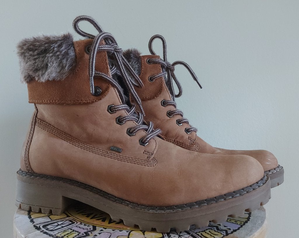 Camelbruine gevoerde veterboots met imitatiebont maat 40, Schoenen met lage hakken, Overige kleuren, Ophalen of Verzenden, Zo goed als nieuw