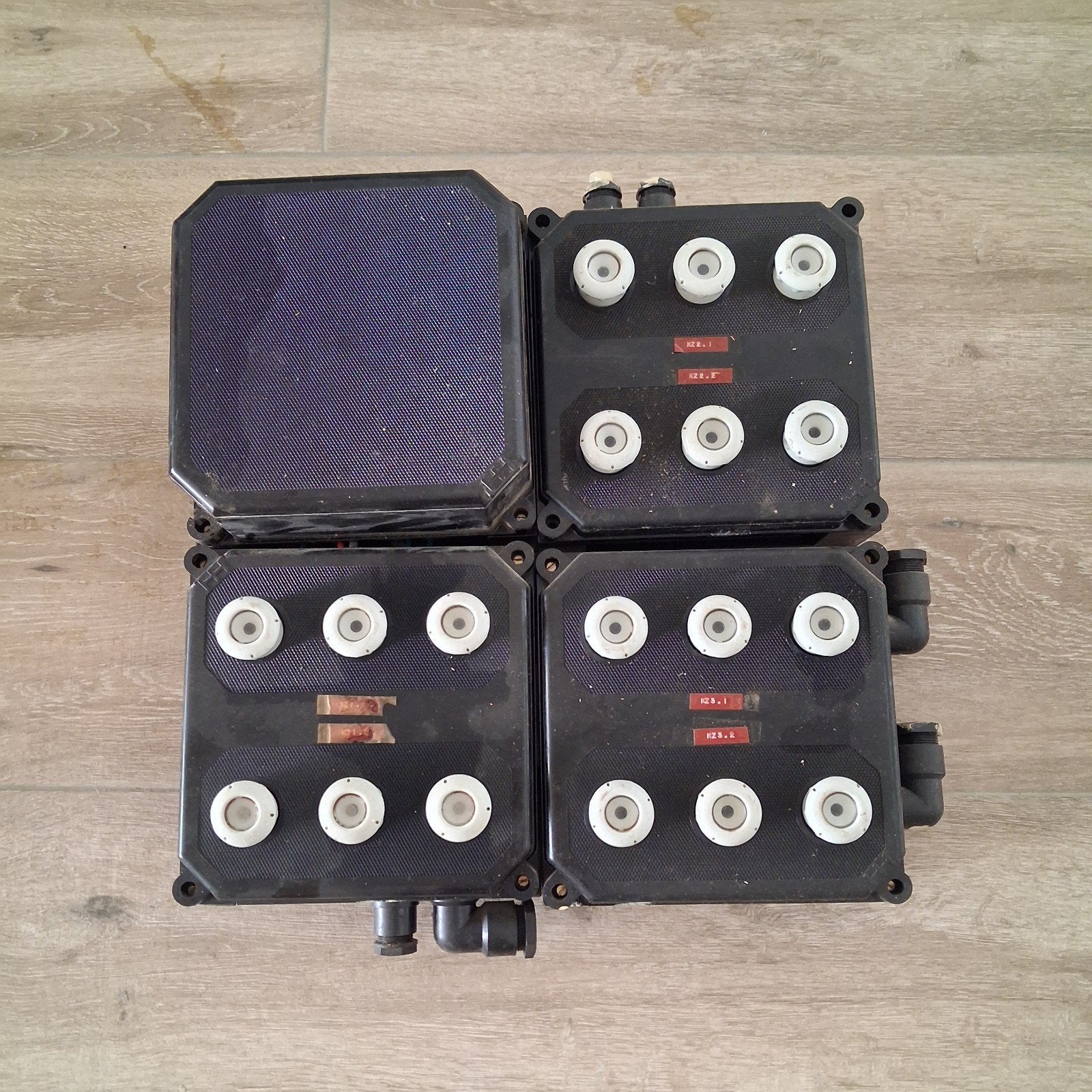 Oude groepen kast - Bakeliet + porcelein - 4 onderdelen, Ophalen of Verzenden