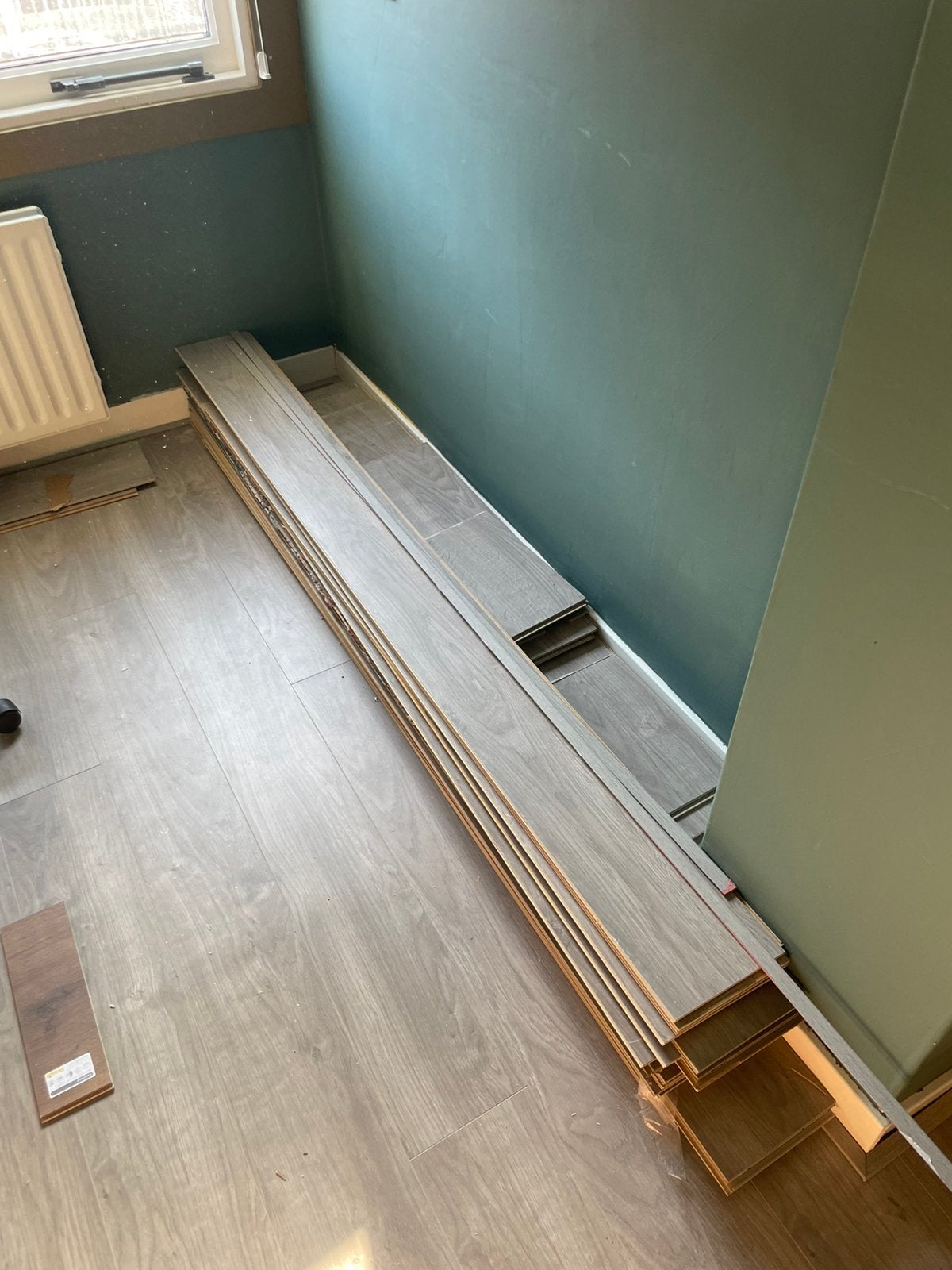 Lichtgrijs kliklaminaat - Gratis, Doe-het-zelf en Verbouw, Vloerdelen en Plavuizen, Ophalen, Overige materialen, Gebruikt, 10 m² of meer