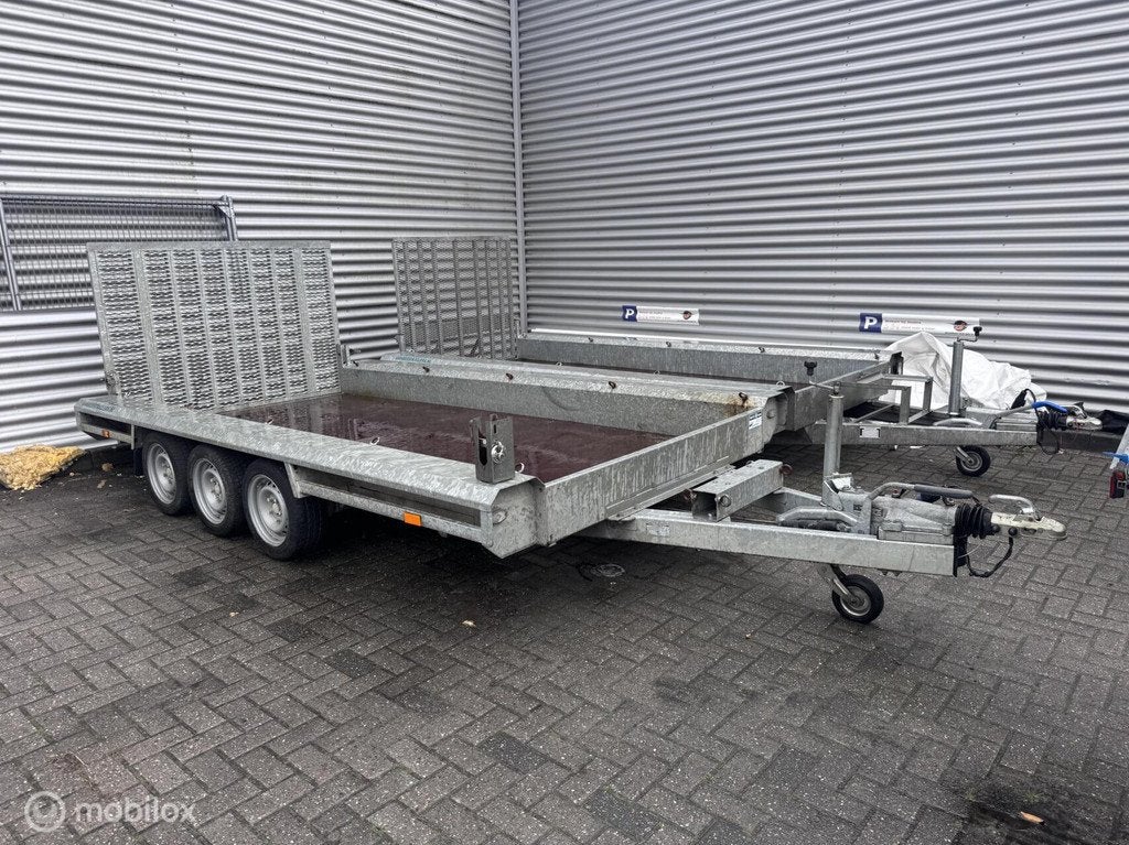 Machinetransporter 400x 180 3-Asser oprijklep, Gebruikt
