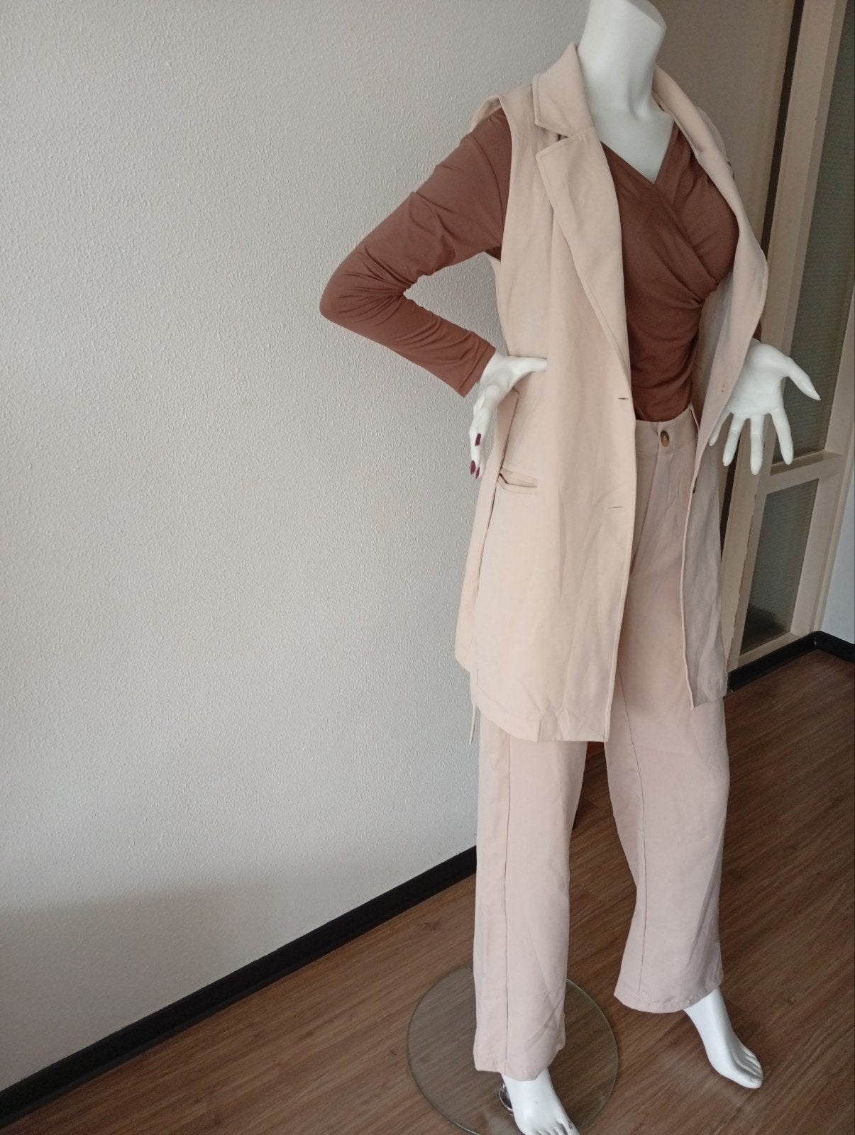 Nieuw Damespak - Stijlvol en Comfortabel, Maat 38/40 (M), Kostuum of Pak, Beige, Nieuw