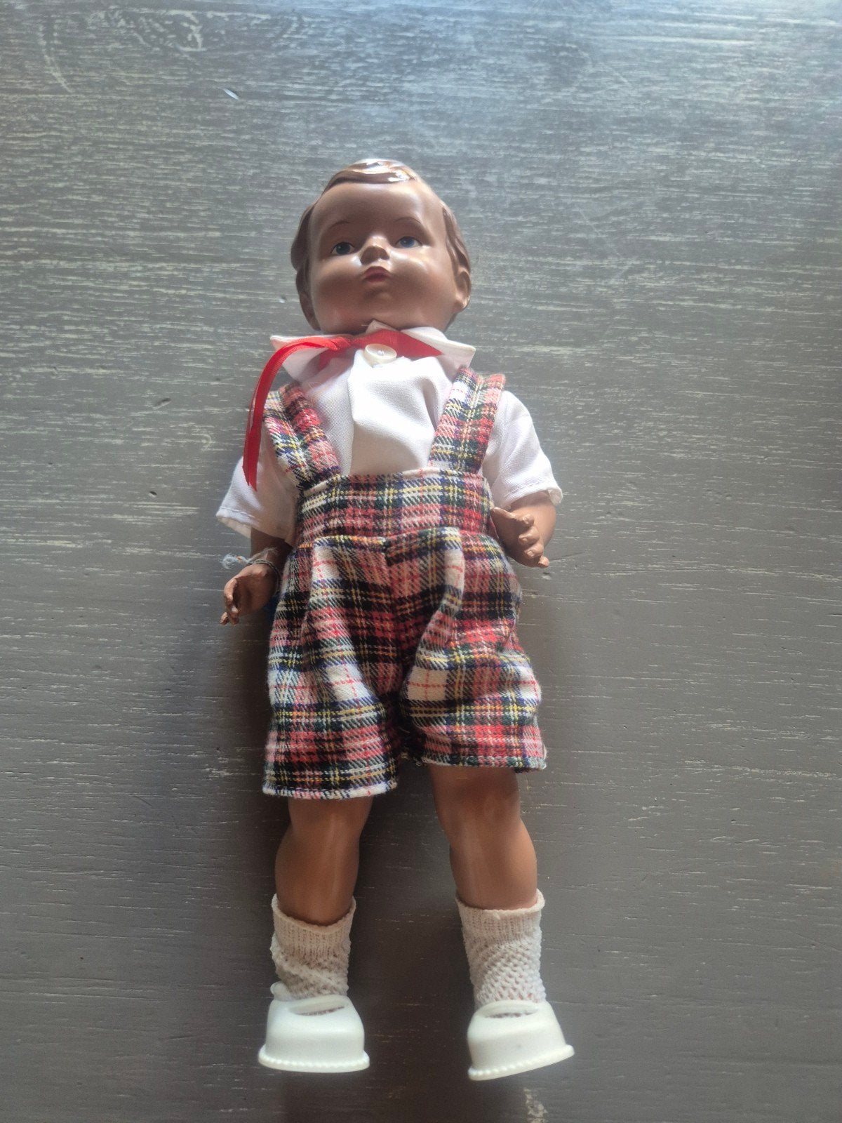 Vintage pop jongen met geruite tuinbroek, Ophalen of Verzenden, Gebruikt, Pop
