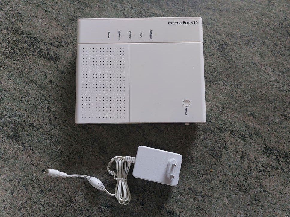 ZTE Experia Box V10 Router met adapter, Ophalen of Verzenden, Gebruikt, Router, ZTE
