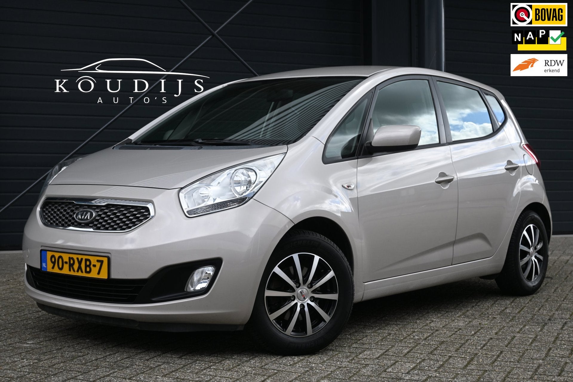Kia Venga 1.6 CVVT X-tra, Bluetooth, Trekhaak, Cruise contro, Auto's, 4 cilinders, Beige, Origineel Nederlands, Bedrijf