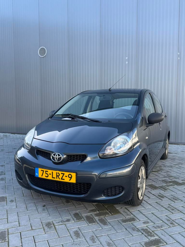 Toyota Aygo 1.0 12V Vvt-i 5DRS 2010, Voorwielaandrijving, Euro 5, Zwart, 4 stoelen