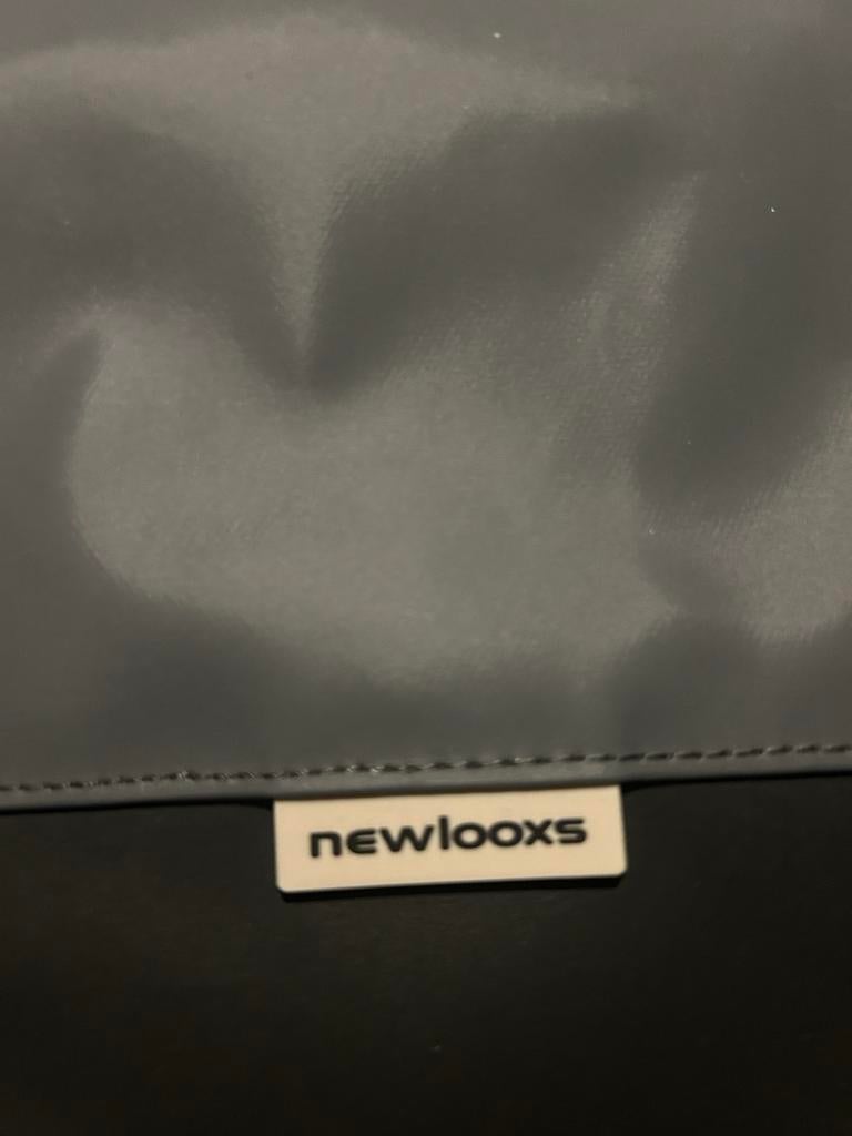 Newlooxs fietstas grijs/zwart - Zo goed als nieuw, Fietsen en Brommers, Fietsaccessoires | Fietstassen, Ophalen of Verzenden, Zo goed als nieuw