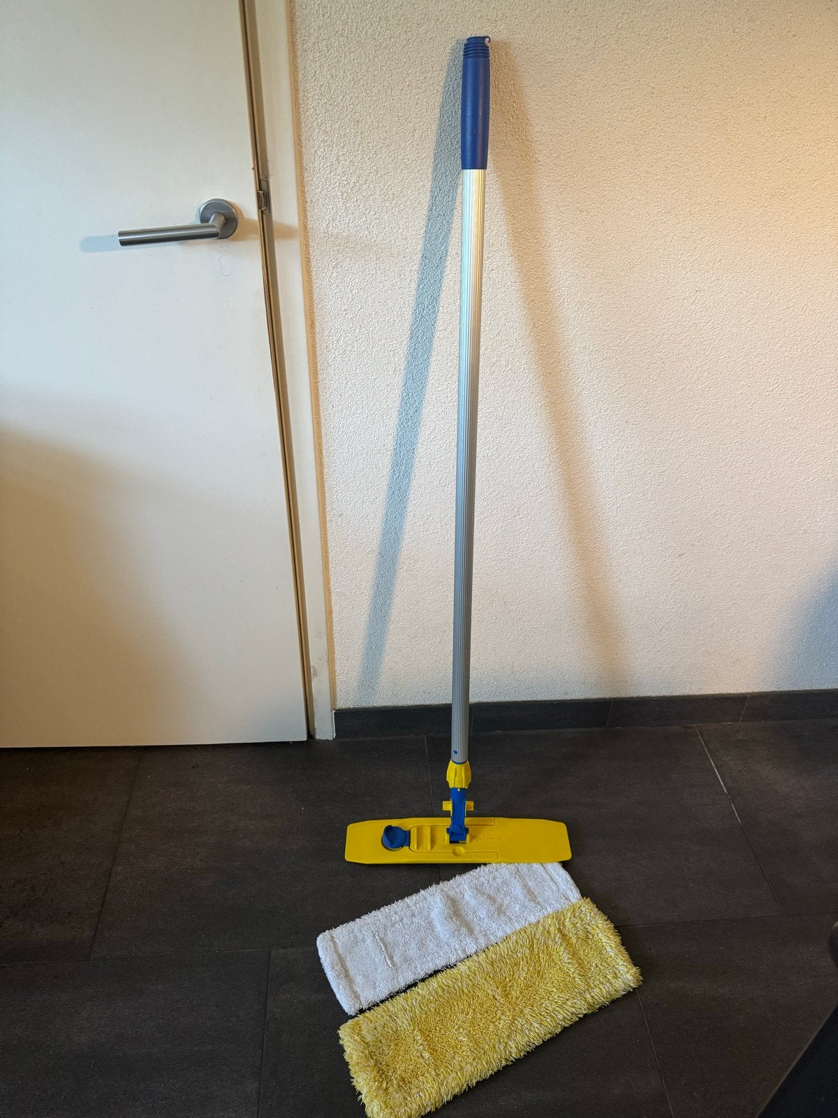 Jemako dweil met steel en twee dweildoeken, Huis en Inrichting, Schoonmaakartikelen, Ophalen, Mop of Dweil