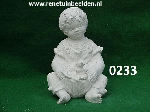 Jongen met eekhoorn.  Nr 0233, Ophalen, Nieuw, Beton, Mensenbeeld