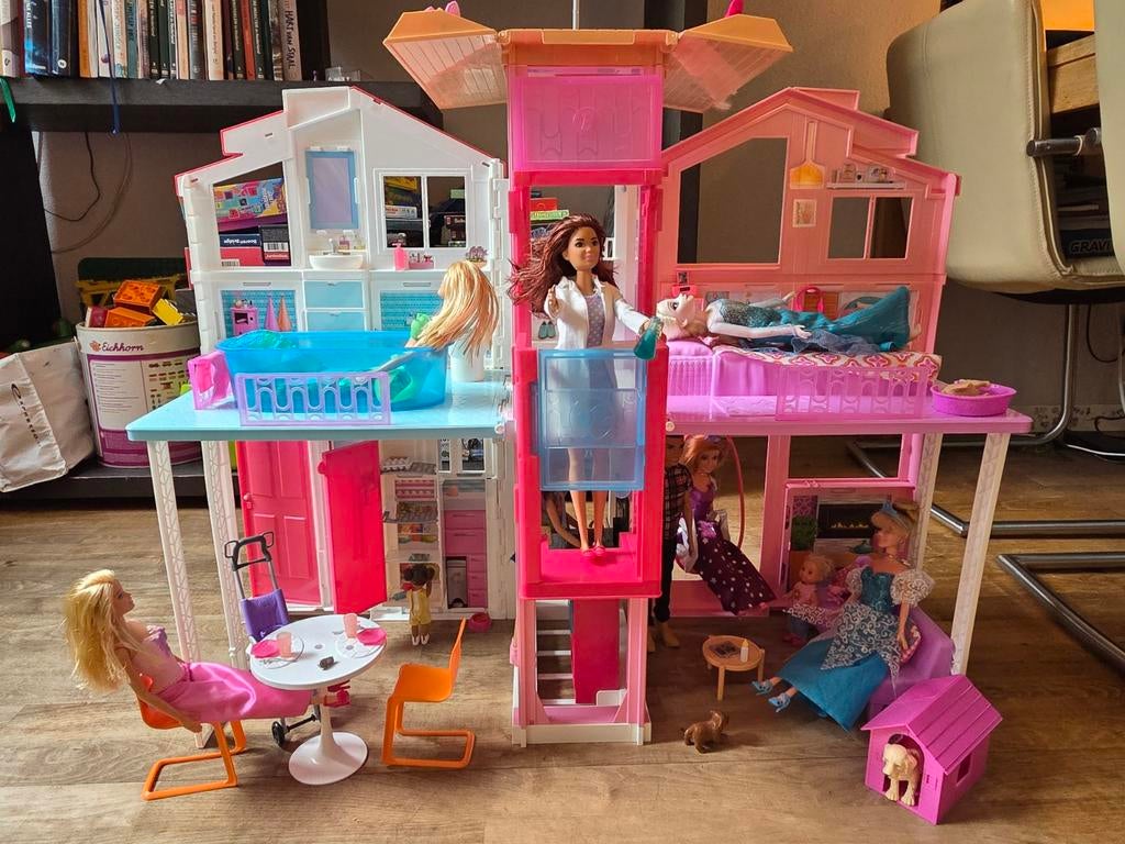 Barbie Droomhuis met accessoires en poppen, Kinderen en Baby's, Speelgoed | Poppen, Ophalen, Gebruikt, Barbie