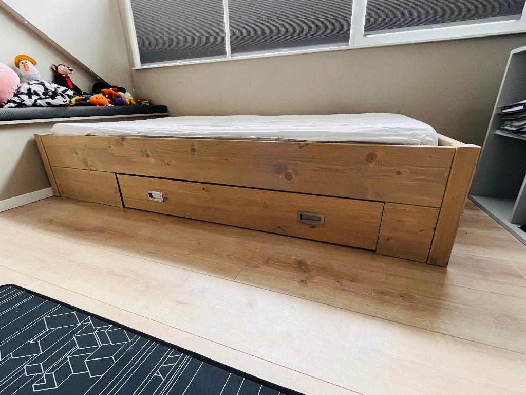 Bed steigerhout handgemaakt, Huis en Inrichting, Slaapkamer | Bedden, Ophalen, Gebruikt, Eenpersoons, Bruin