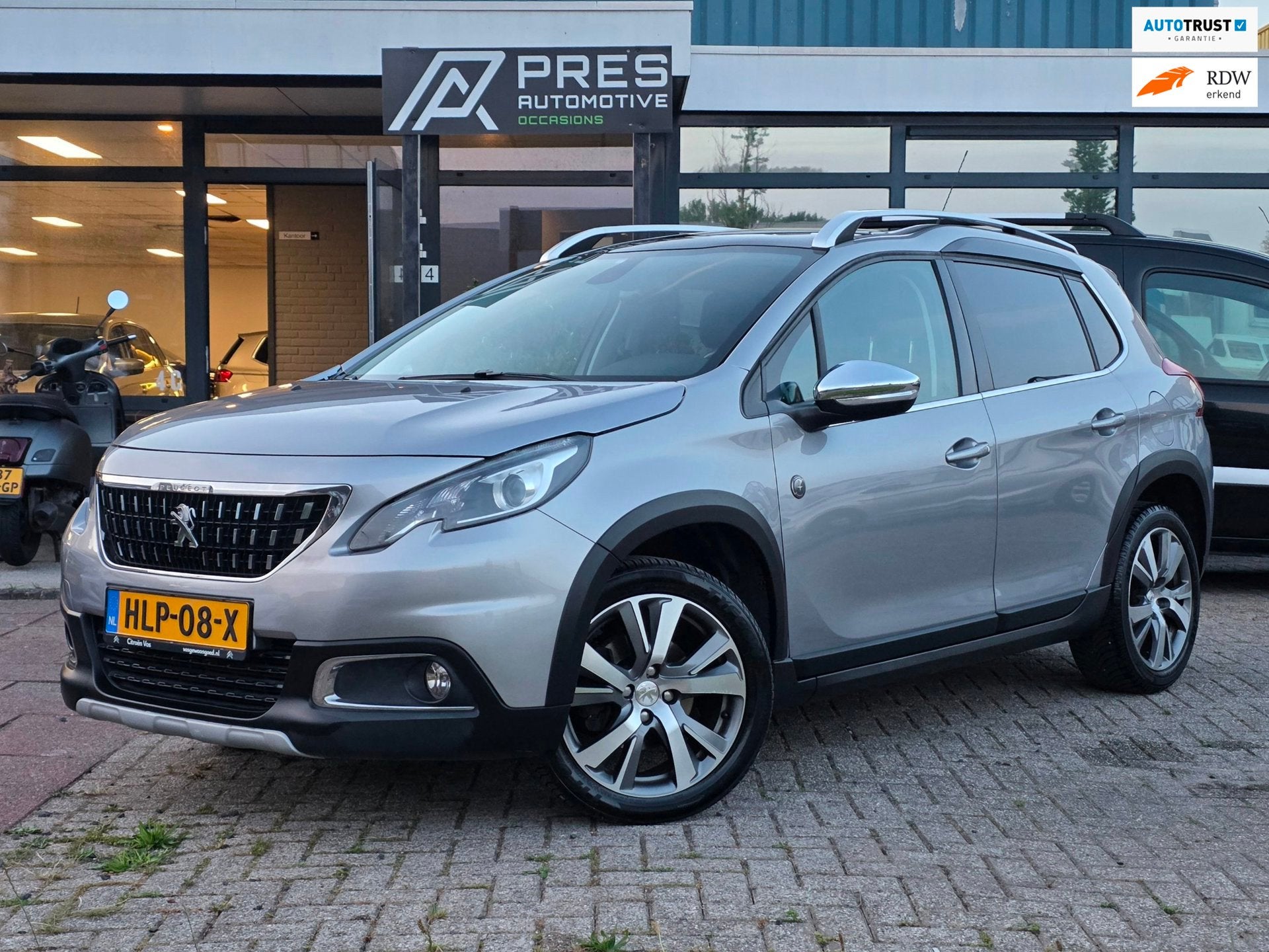 Peugeot 2008 1.2 PureTech Allure | AUTOMAAT | CROSSWAY, Parkeersensor, Euro 6, 1199 cc, 610 kg