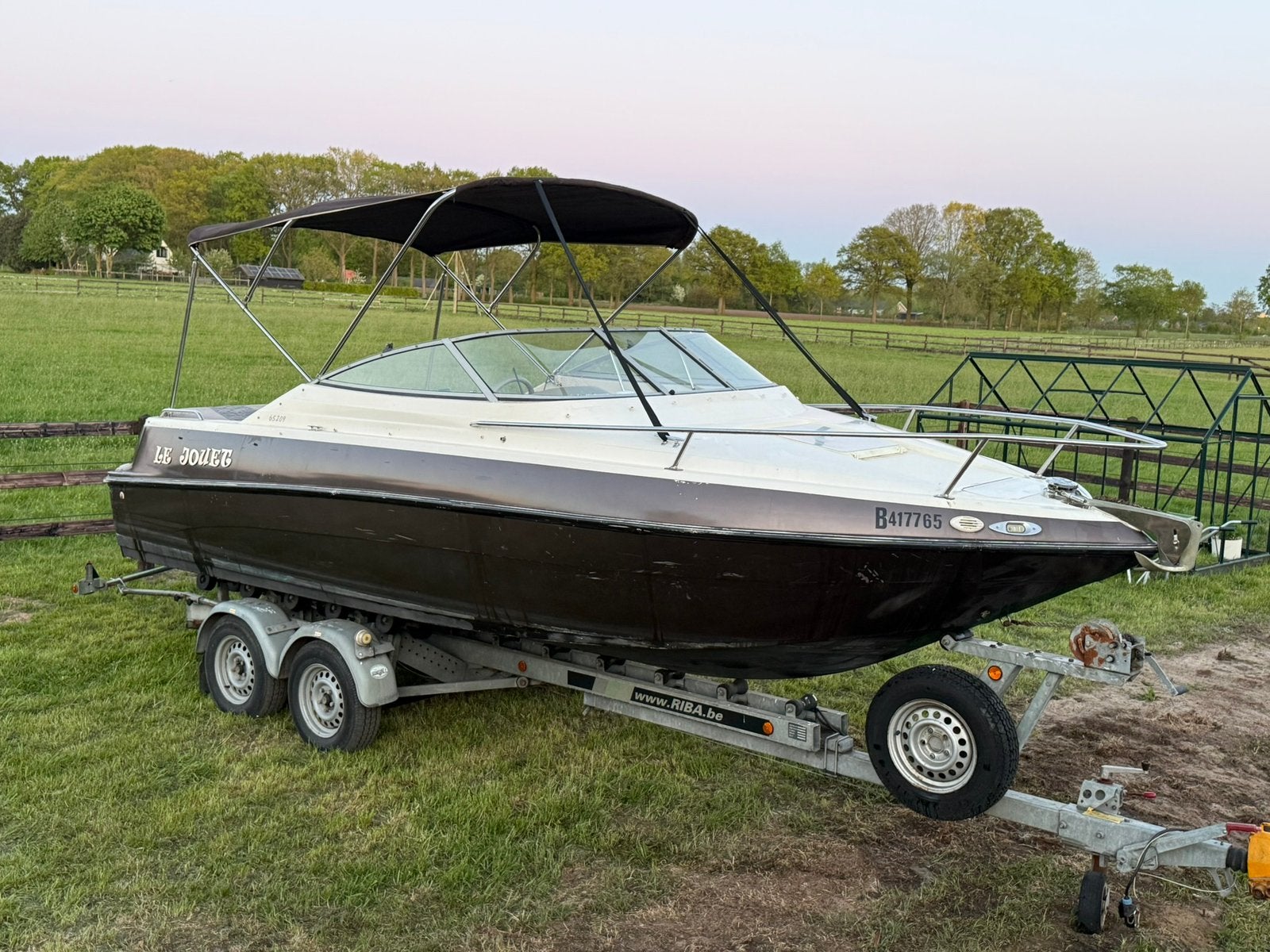 Speedboot Glastron GS209 4.3 V6 Kajuitboot inclusief trailer, Watersport en Boten, Speedboten, Ophalen, Zo goed als nieuw, Elektrisch