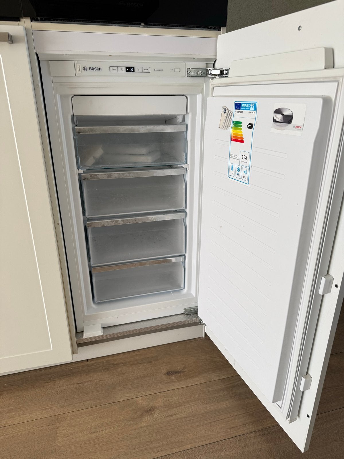 Foto 8 van Moderne witte keuken met Bosch apparatuur