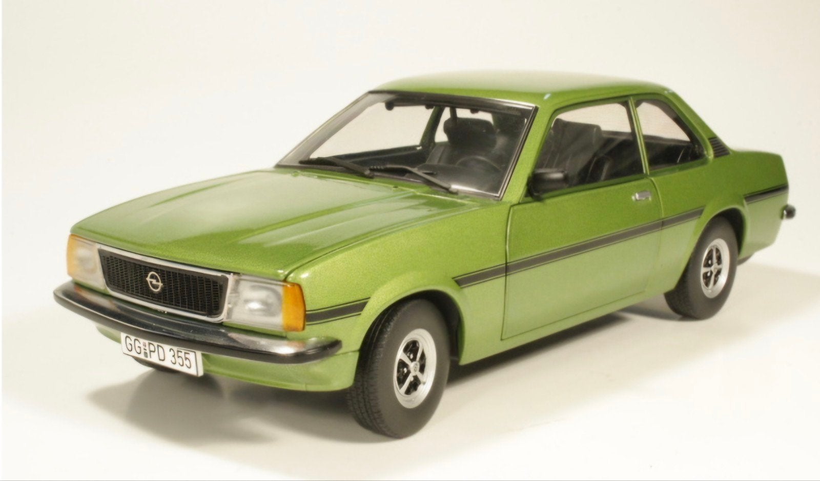 Te koop gevraagd : MINIATUUR Opel Ascona B en Toyota Corolla, Ophalen of Verzenden, Auto's