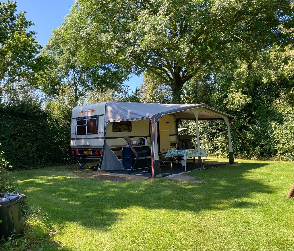 Caravan Dethleffs met Isabella voortent, Vast bed, Tot en met 2, Treinzit, 750 - 1000 kg