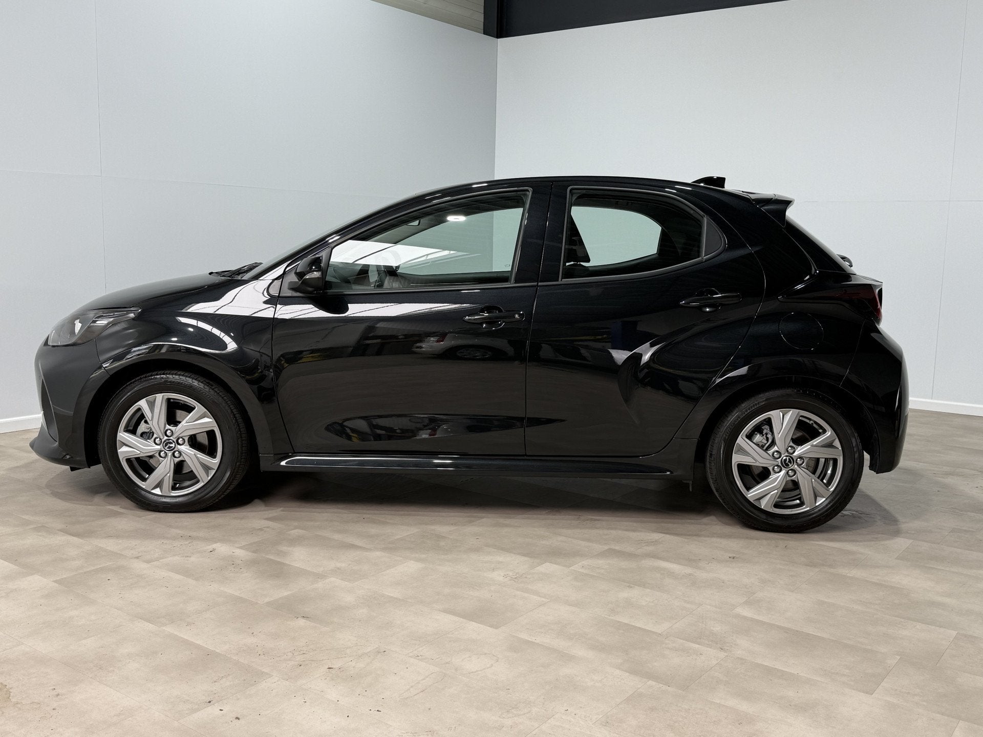 Mazda 2 Hybrid 1.5 Exclusive-line (bj 2025, automaat), Auto's, Mazda, 12 maanden, Gebruikt, Zwart, Bedrijf