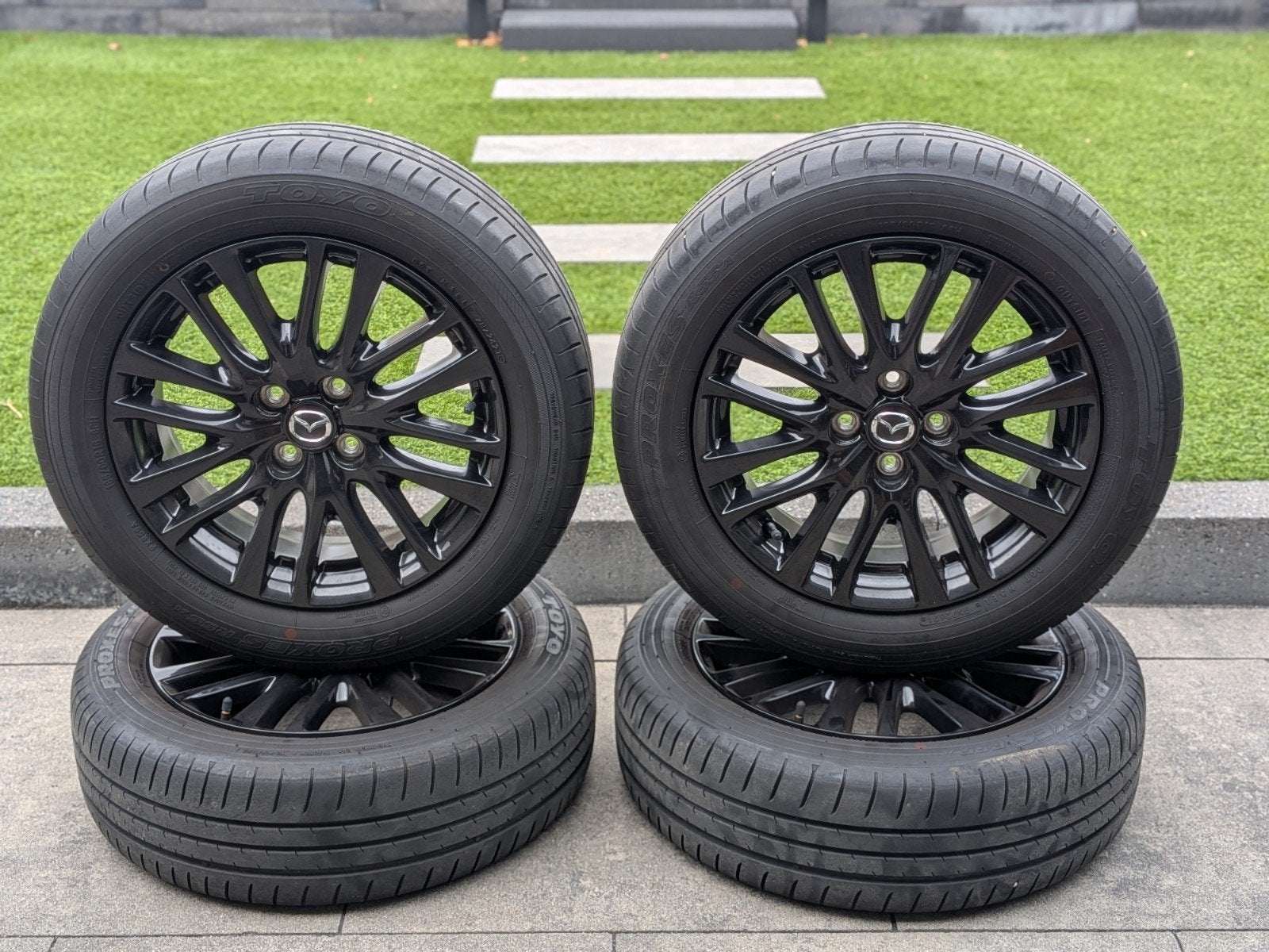 Mazda2 (2022) Velgen met Toyo Proxes R55a banden 185/60R16, Auto-onderdelen, Banden en Velgen, Ophalen, Gebruikt, 16 inch, Banden en Velgen