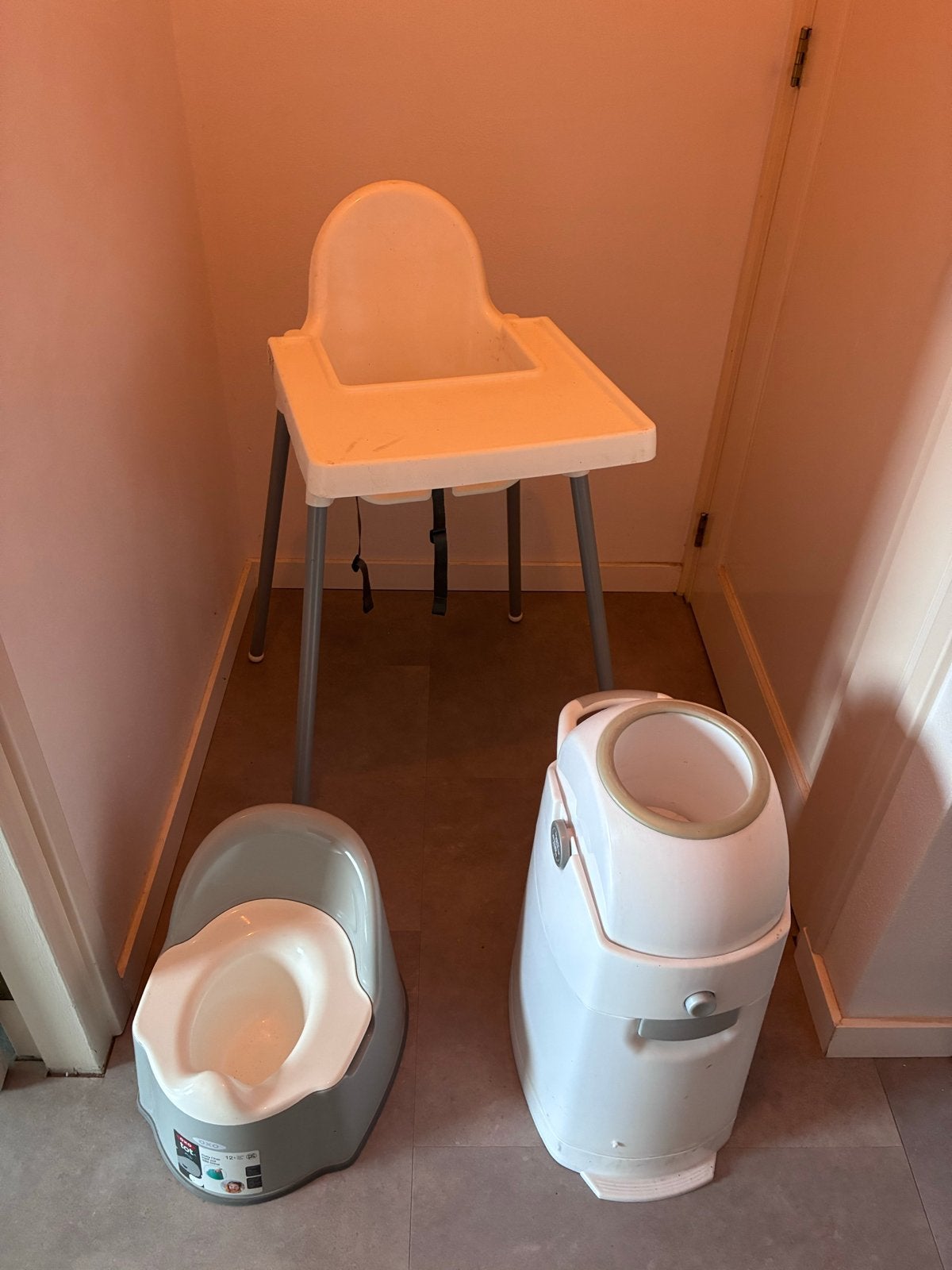 Kinderstoel, luieremmer en potje - Gratis af te halen, Ophalen, Gebruikt, Overige typen