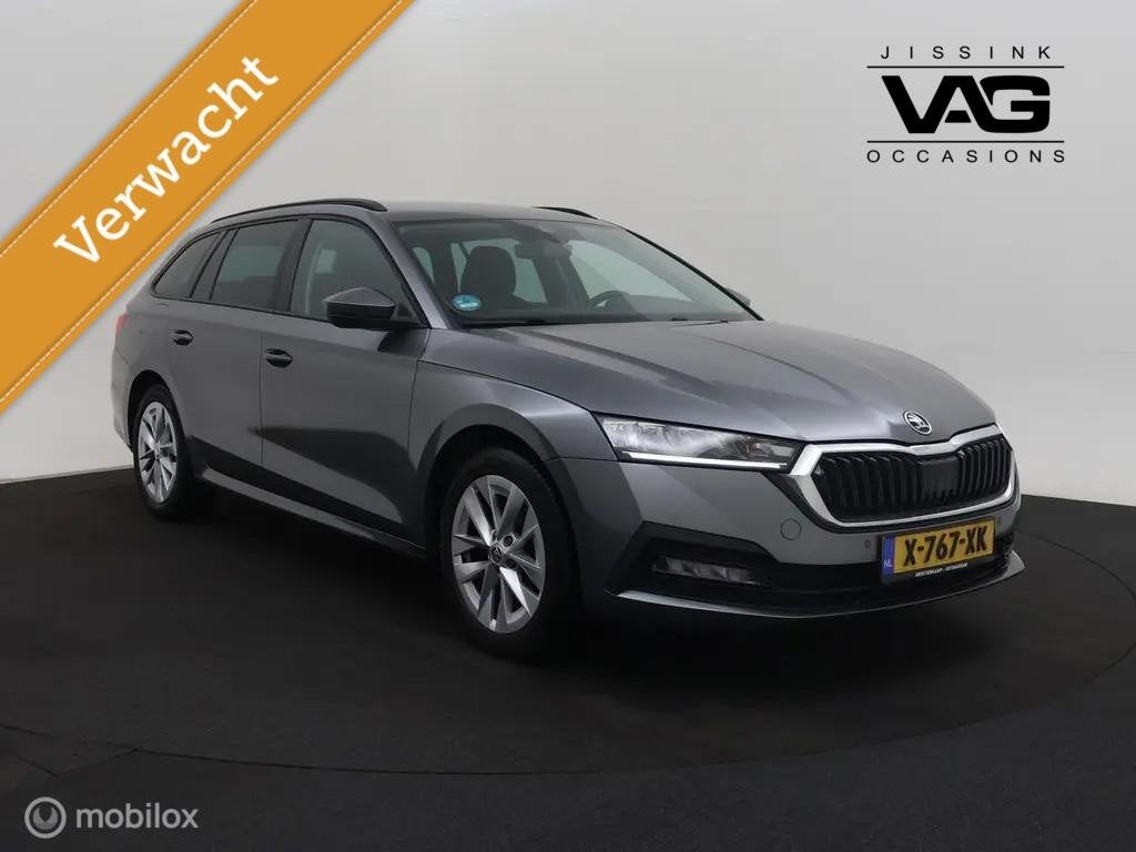Skoda Octavia 1.5 e-TSI Automaat Virtual Camera CarPlay Stoe, Auto's, Dealer onderhouden, Stof, 4 cilinders, 150 pk