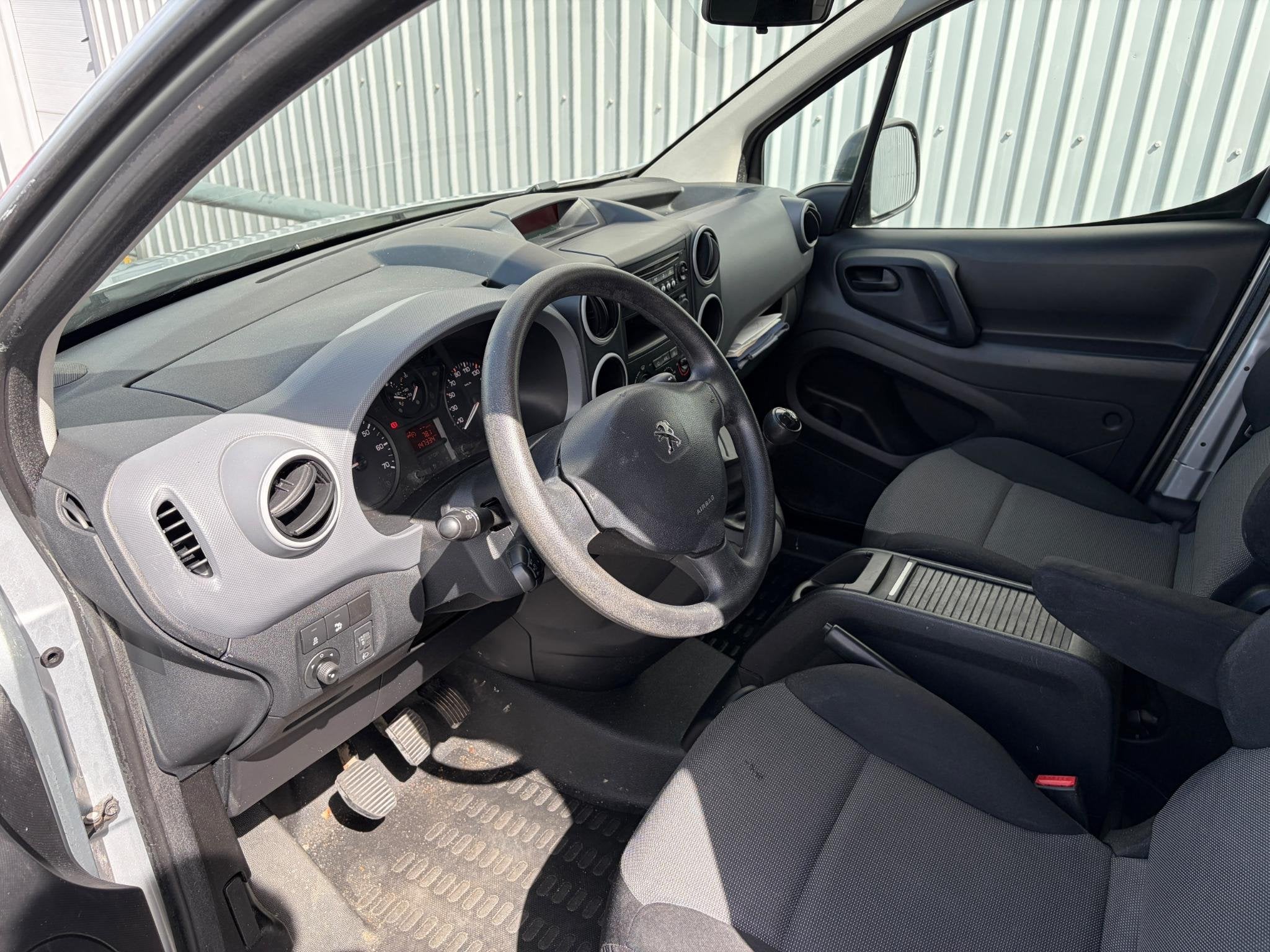 Peugeot Partner 120 1.6 BlueHDi 75 L1 Premium*AIRCO*CRUISE*P, Voorwielaandrijving, Stof, 4 cilinders, 23 km/l