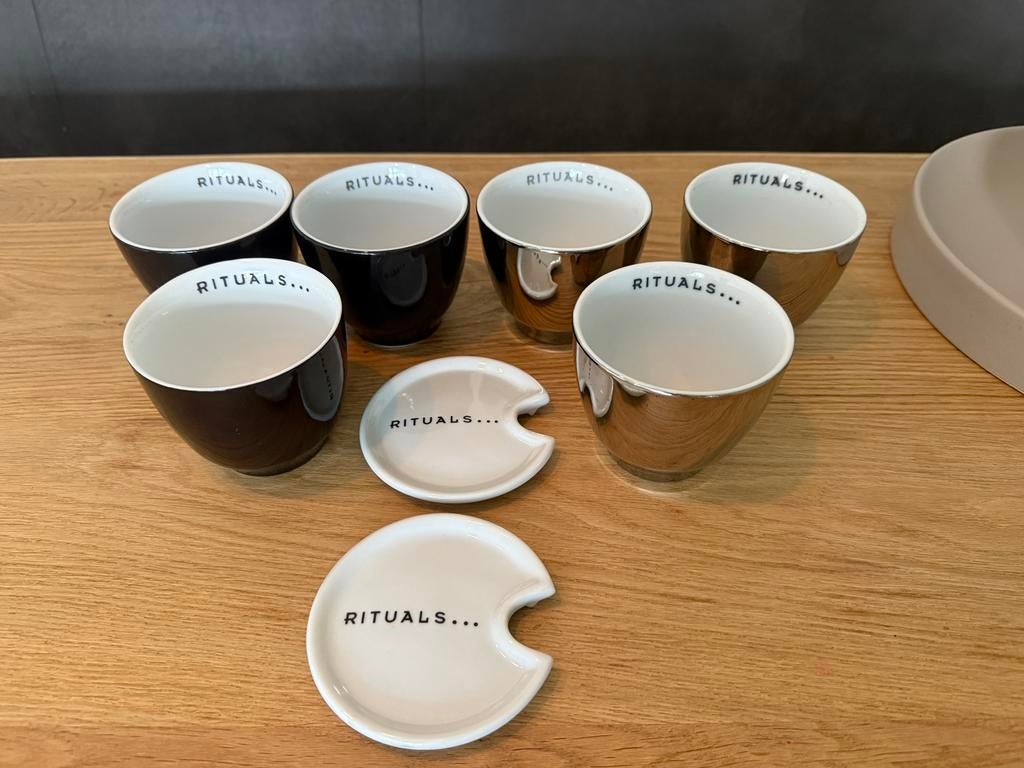 6 Rituals kopjes en 2 theezakjes onderzetters!, Ophalen, Zo goed als nieuw, Kop(pen) en/of Schotel(s)